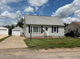 3216 Vine Ave SE, Cedar Rapids, IA 52403