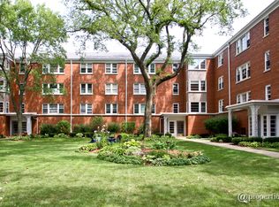 402 Laurel Ave APT 2E, Wilmette, IL