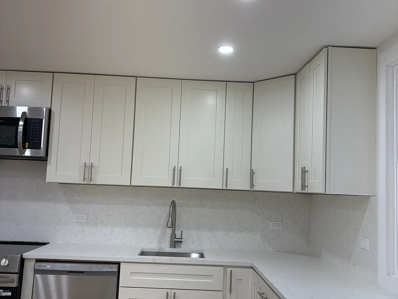 2 bed, 800 sqft, $3,400 — Photo 3