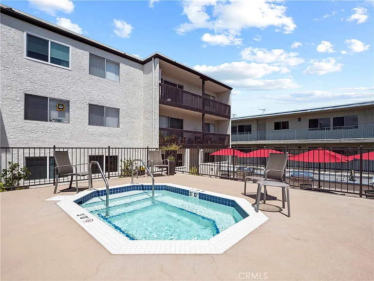 5334 Lindley Ave #319 — Photo 44