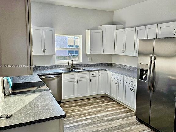 4th image of 802 Vizcaya Ct