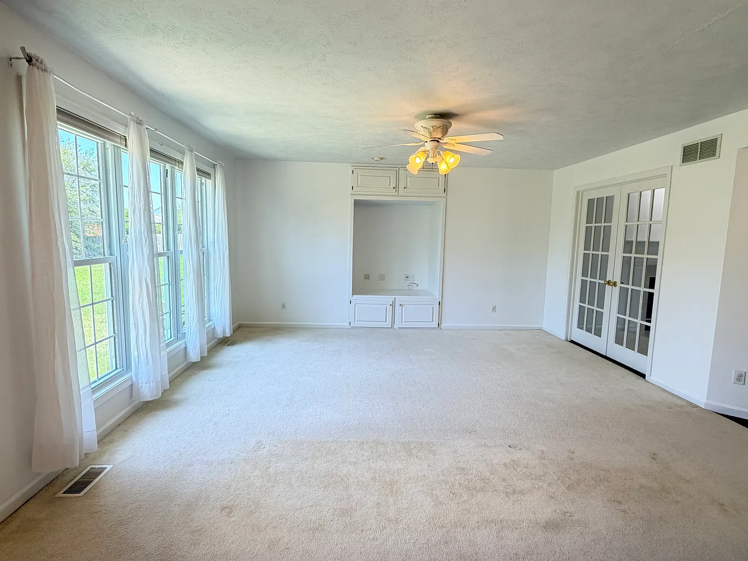 4 bed, 2280 sqft, $3,000 — Photo 4