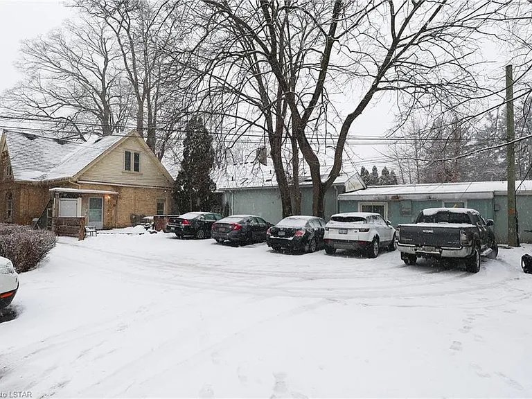 960 Richmond St — Photo 18