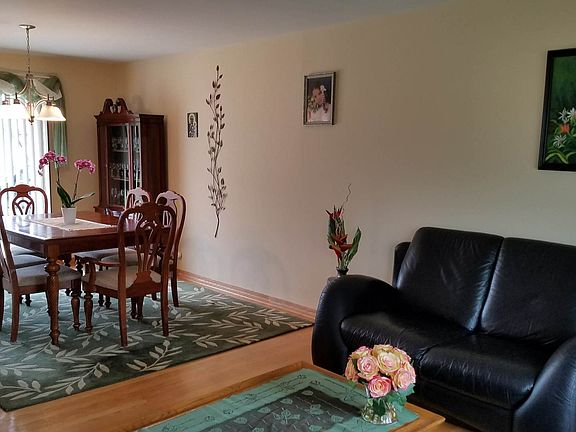 4th image of 585 Sarah Dr