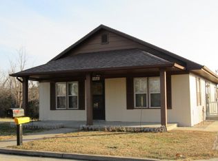 2041 Tanner Bridge Rd, Jefferson City, MO 65101