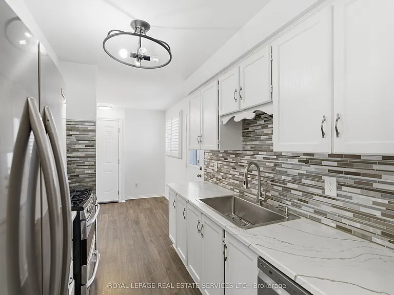 341 Rexford Dr — Photo 14
