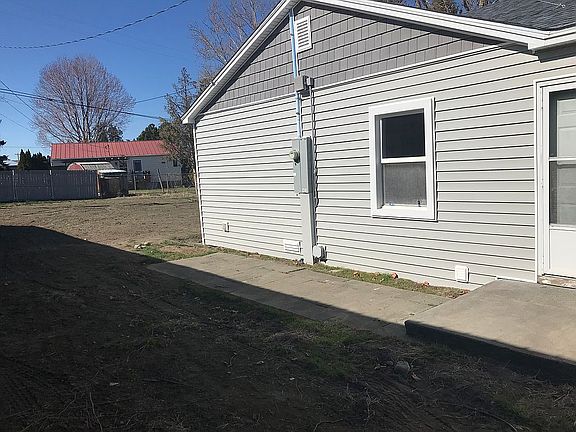 Side patio and entrance