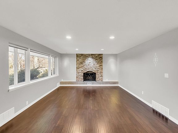 3rd image of 460 Monaco Pkwy