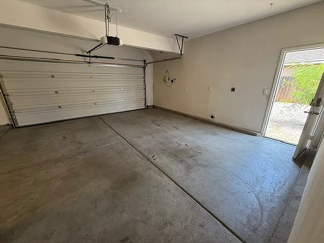 15645 Calabria Ct — Photo 32