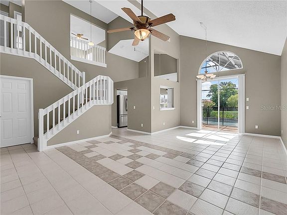 4th image of 555 Queensbridge Dr