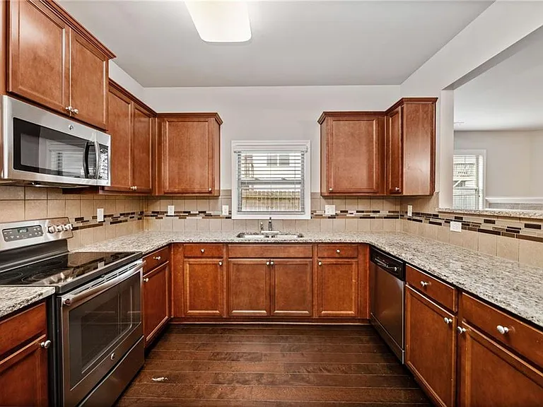 371 Franklin Ln — Photo 8