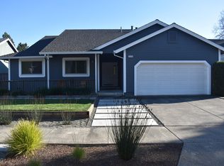 2310 S Hampton Cir, Santa Rosa, CA 95401