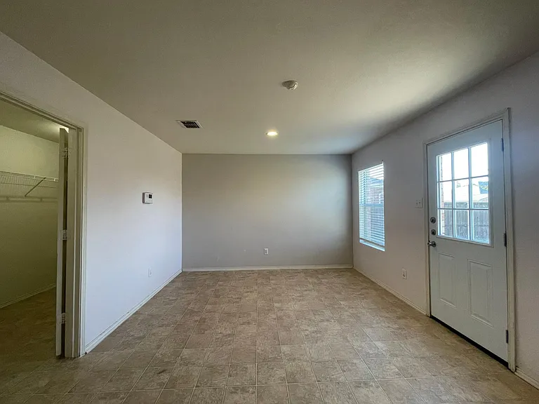 2801 Mockingbird St — Photo 11