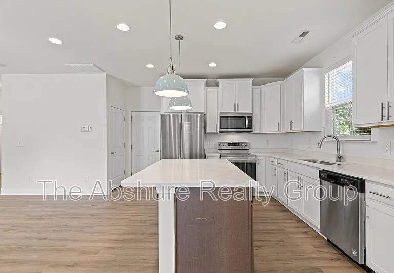 404 Avery Glenn Way — Photo 15
