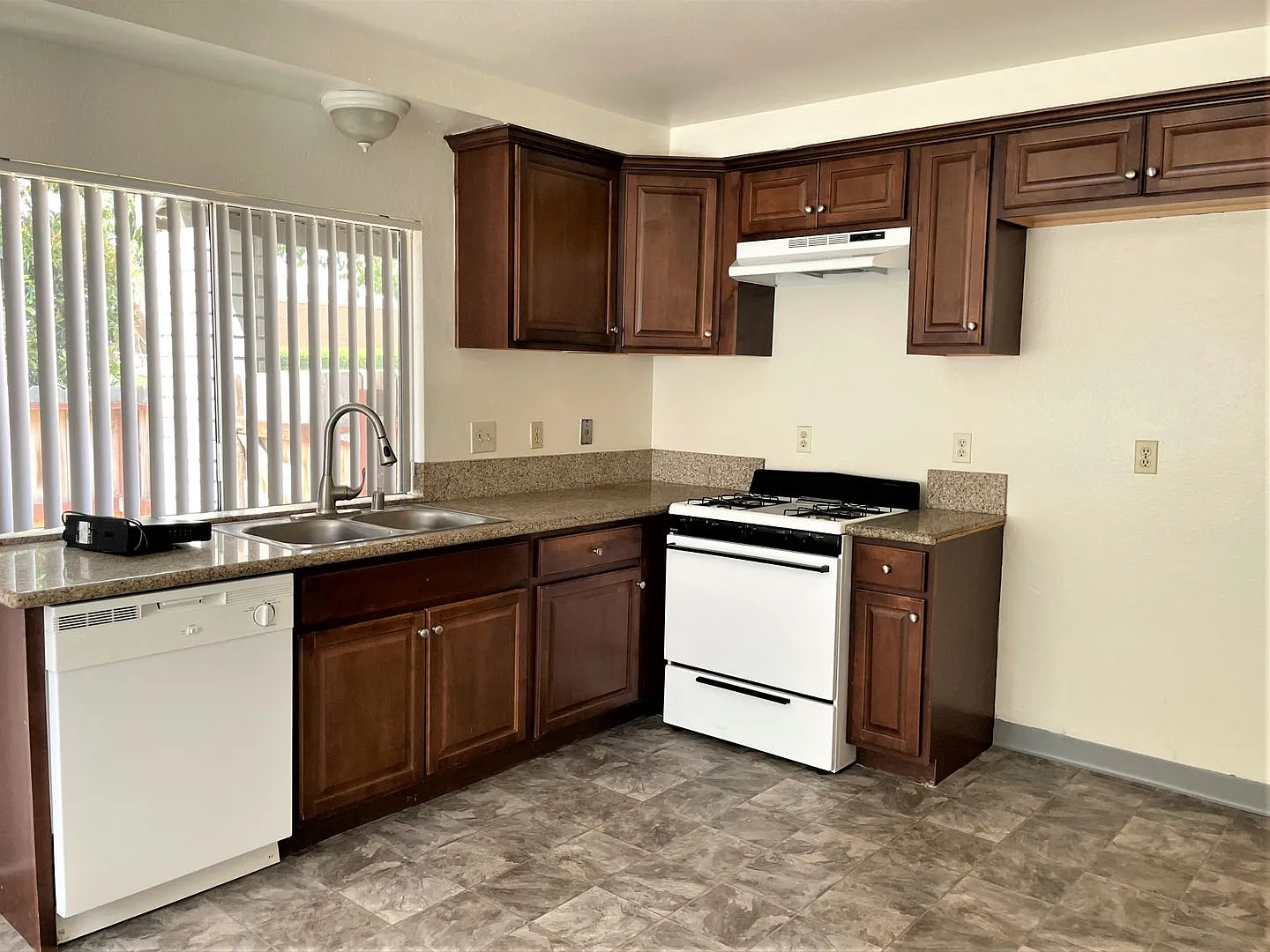 Tierrasanta Townhome in Villa Martinique — Photo 2
