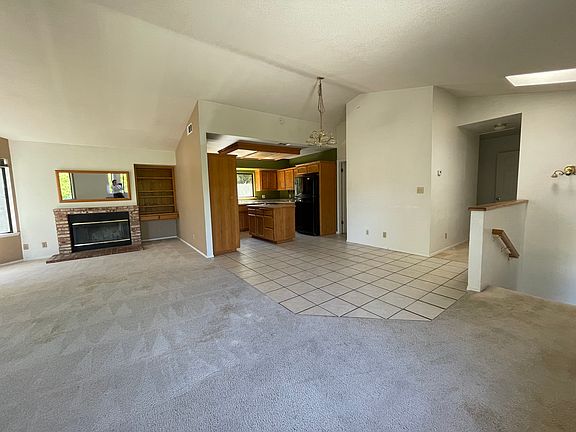 2nd image of 541 Luneta Dr