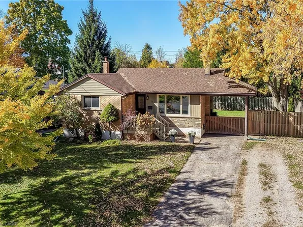 17 Tranquility St, Brantford, ON N3R 3H6