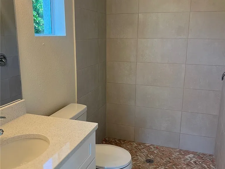 3512 NE 17th Pl — Photo 10