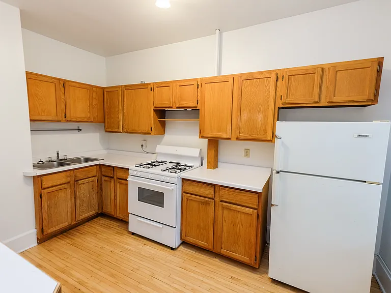 Dayton Apartments — Photo 37