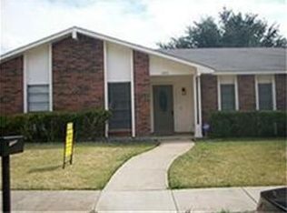 1905 White Rose Ln, Carrollton, TX 75007
