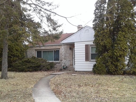 2nd image of 173 S Hawthorne Blvd