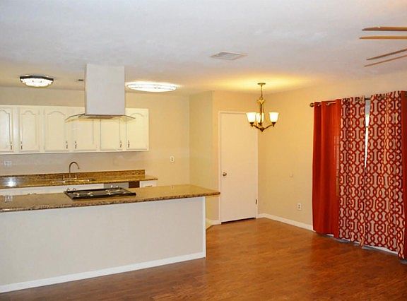3rd image of 15514 Summer Briar Ct