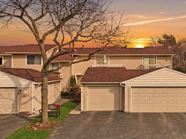 1013 Chatham Pl, Vernon Hills, IL 60061