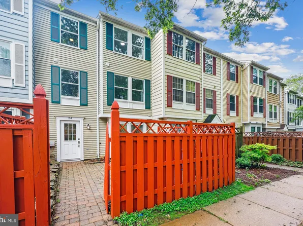 24 Whitechurch Ct, Germantown, MD 20874