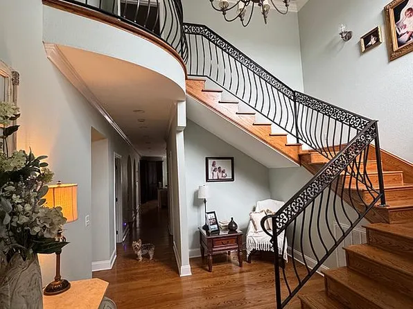 34 Whitehall, Bristol, TN 37620