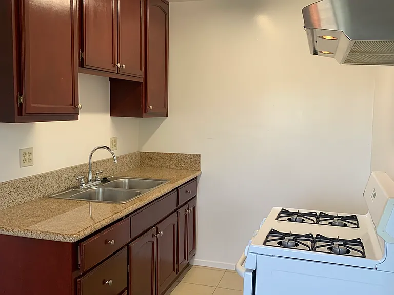 456 E Hullett St #4 — Photo 3