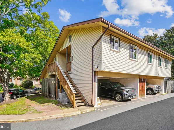 4181 Meadowland Ct, Chantilly, VA 20151