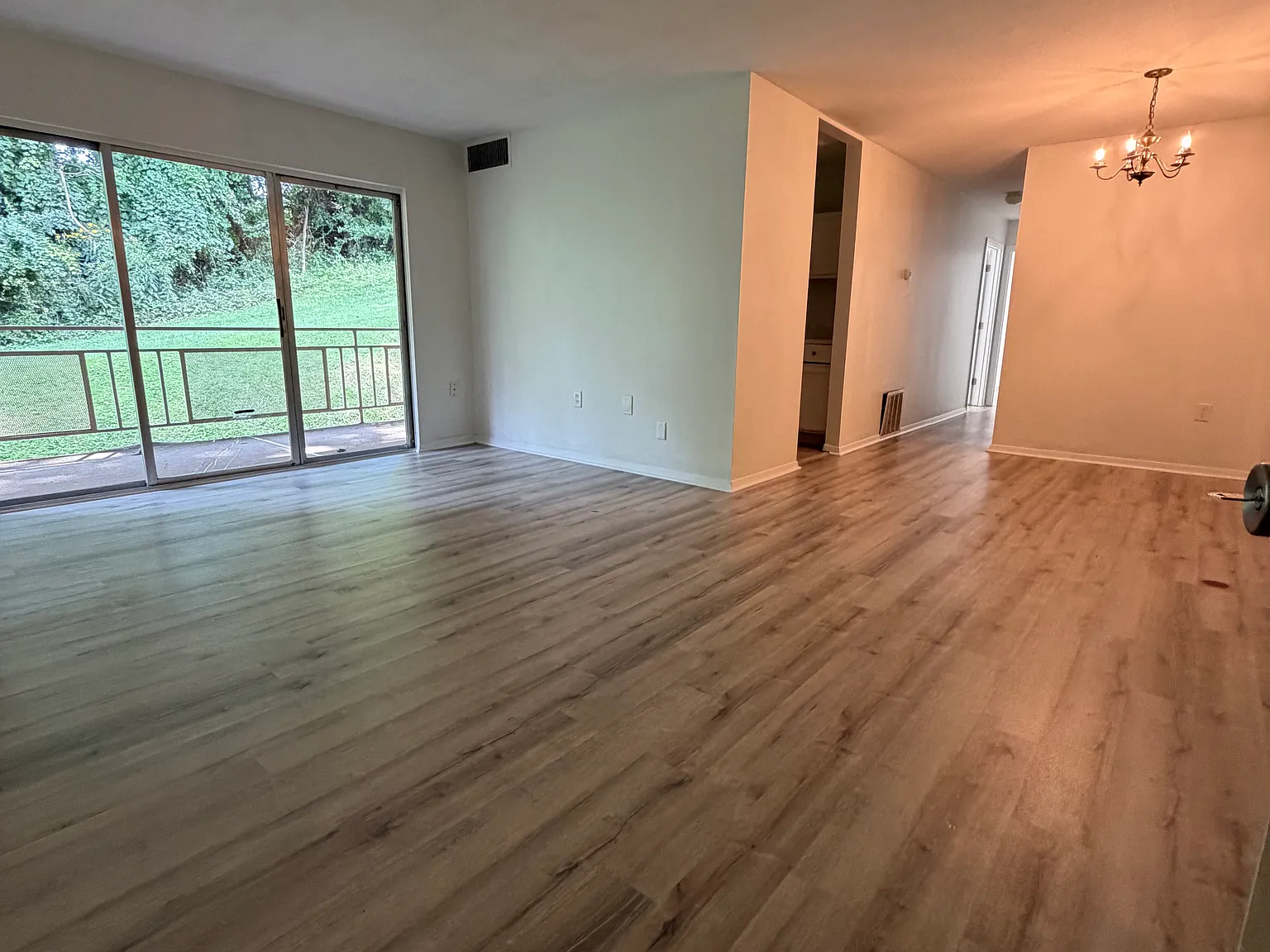 2 bed, 1.5 bath, $900 — Photo 1