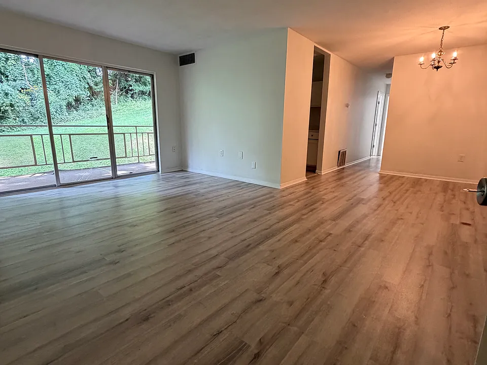 1145 Carriage Cir #202