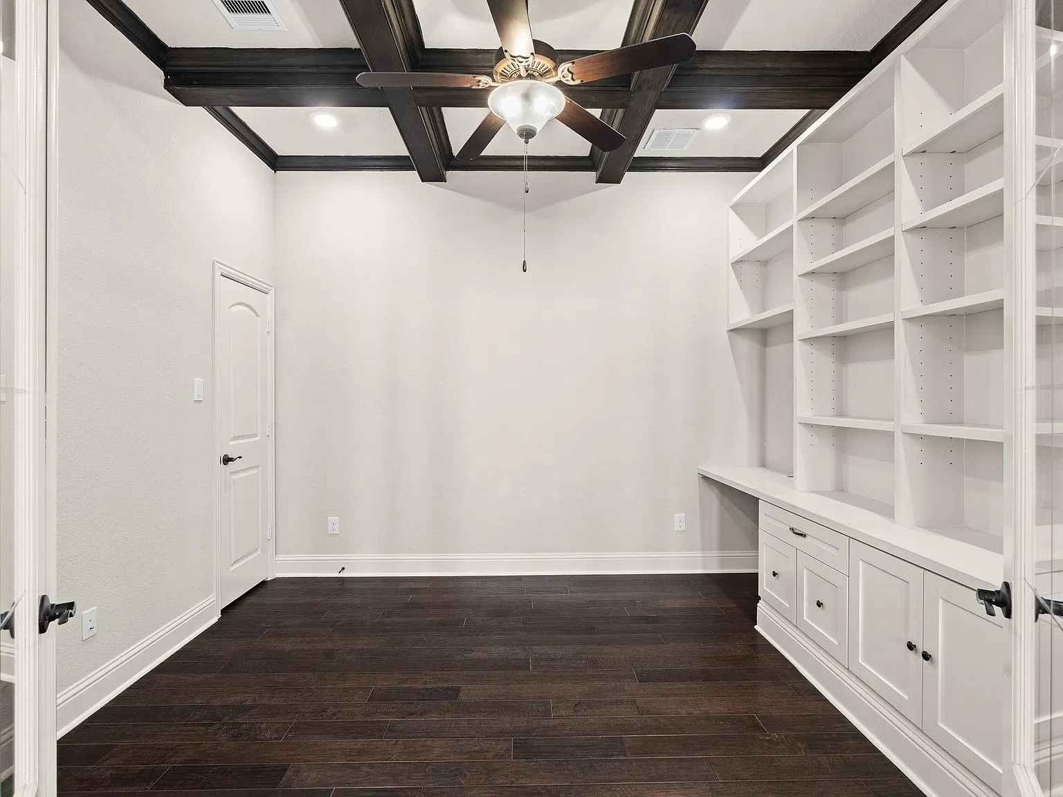 4 bed, 4.0 bath, 3584 sqft, $3,800 — Photo 4