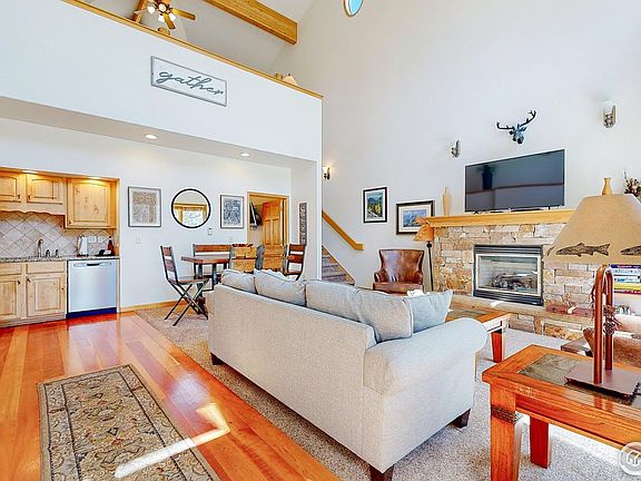 3rd image of 347 Overlook Ln