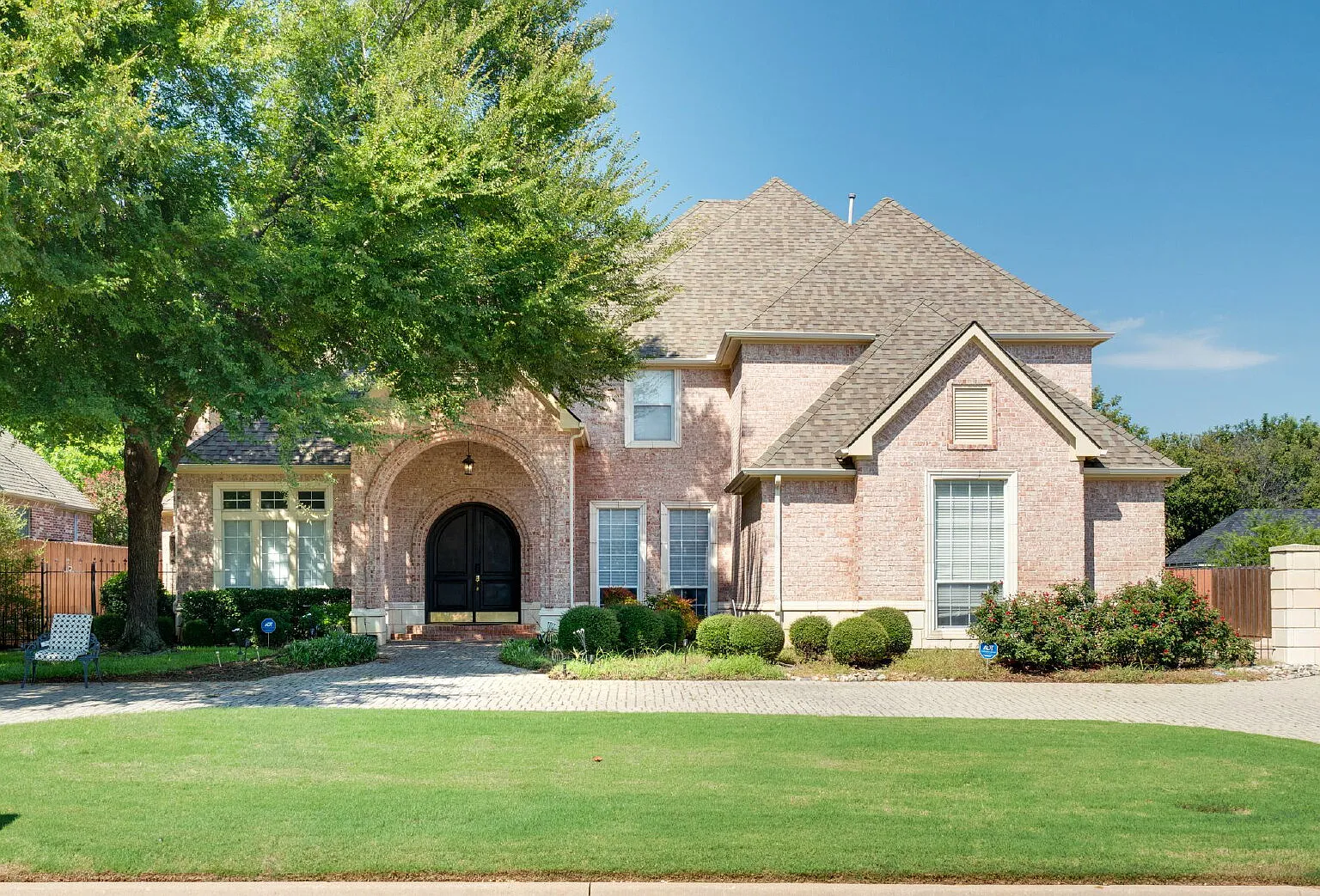 5 bed, 4.5 bath, 4195 sqft, $6,000 — Photo 1