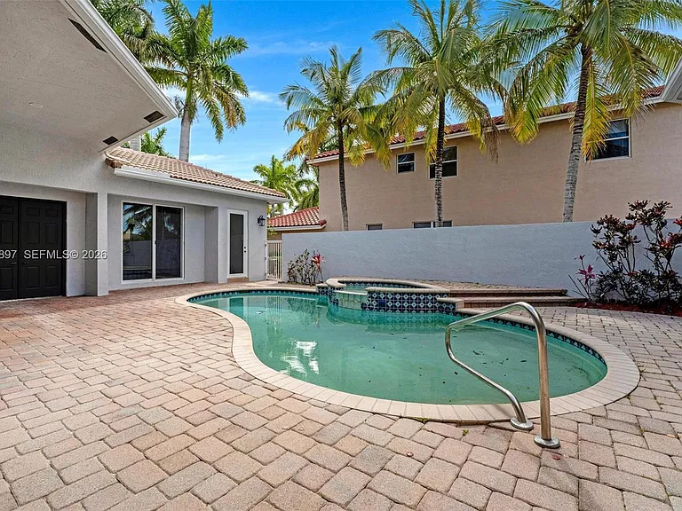 1666 Victoria Pointe Cir — Photo 4