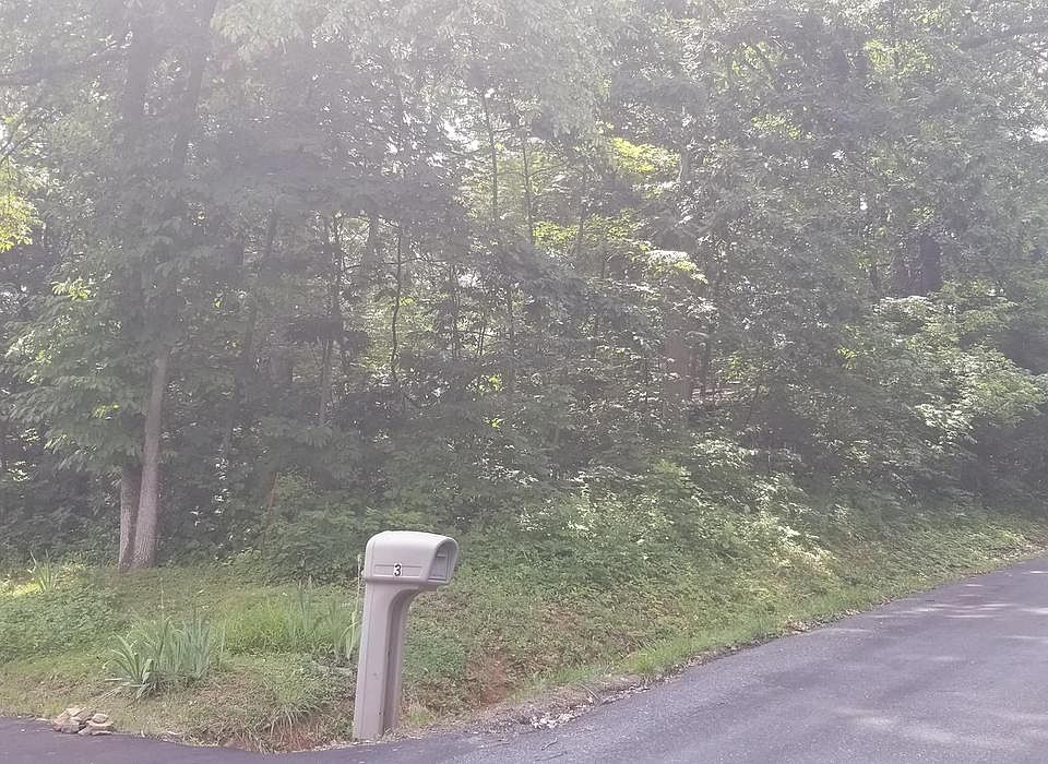 1st image of 5 Pine Hill Trl