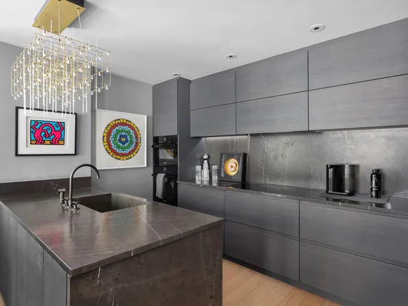 160 East 22nd Street image 3 of 11