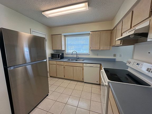 3rd image of 4128 Castellan Dr