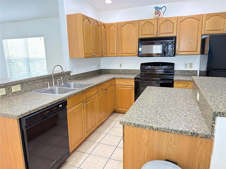414 Ulelah Ave — Photo 7