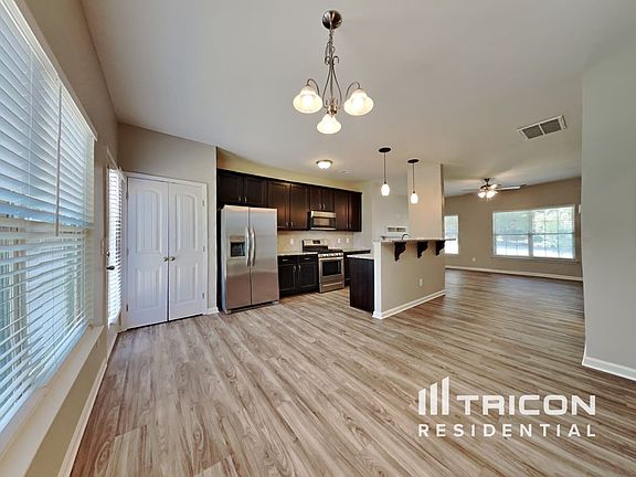 5th image of 837 Yorkshire Dr