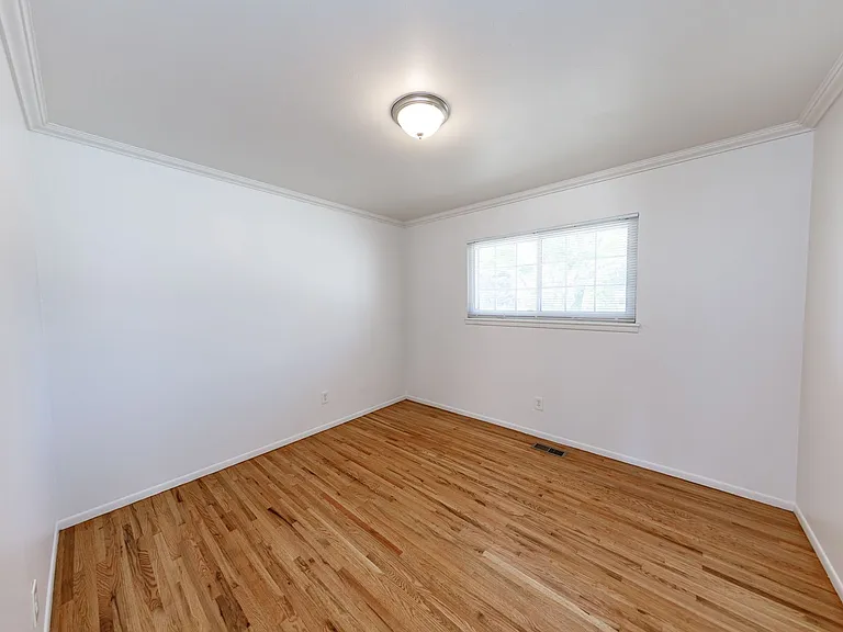 129 Ely St — Photo 33