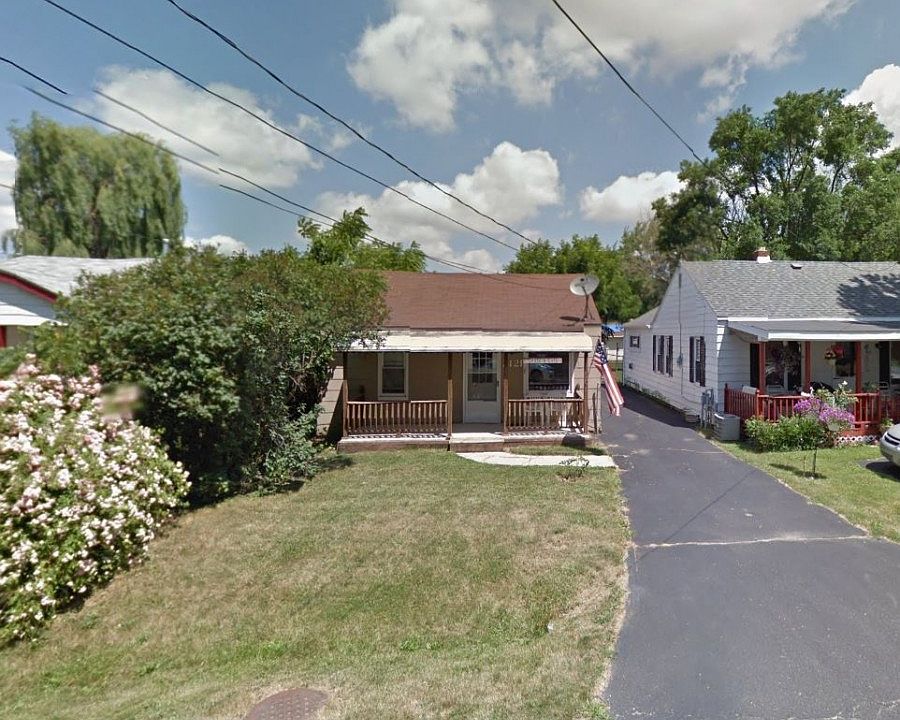 1st image of 2121 E Schumacher St