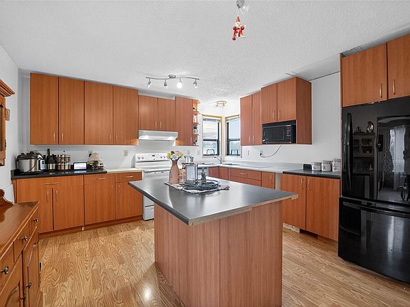 4th image of 10875 Grandview Rd