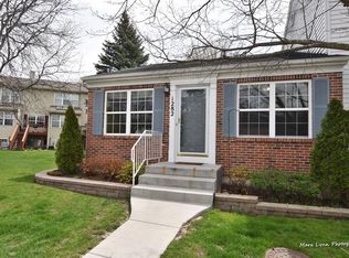 1282 Alexandria Ct #1282, Geneva, IL 60134