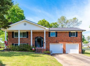 8 Maple Ln, Fort Oglethorpe, GA 30742