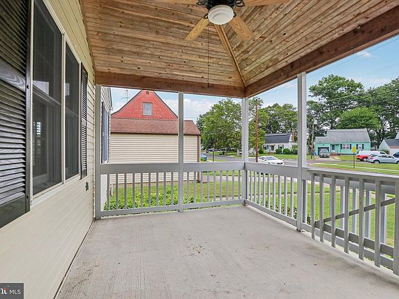 3rd image of 16 Park Dr
