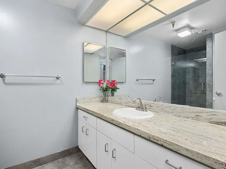 620 State St #123 — Photo 37