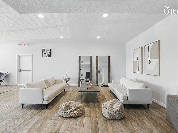 4th image of 800 Isaacville Dr #302